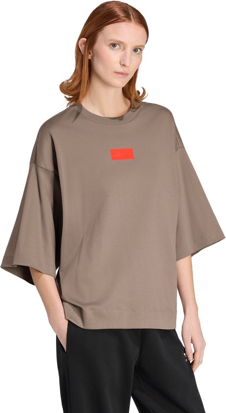 Adidas Performance Audi Revolut F1 Team Elevated Graphic T-Shirt - Dames - Bruin van Merkloos