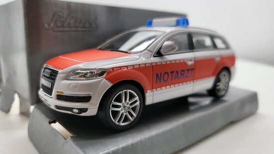 Audi Q7 Notarzt 1:43 Schuco van Audi