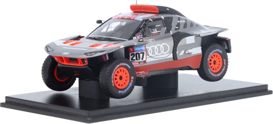Audi RS Q e-tron Spark Modelauto 1:43 2023 Carlos Sainz / Lucas Cruz Audi Q Motorsport S4558 Dakar van Audi