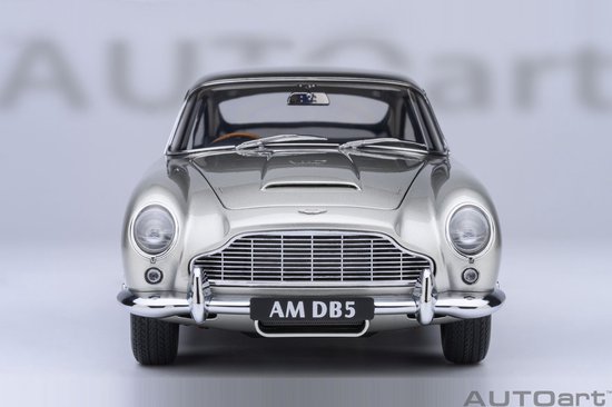 AUTOart 1/18 Aston Martin DB5 - Birch Silver van Merkloos