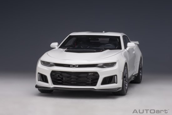 Autoart 1:18 Chevrolet Camaro ZL1 Coupe van 2017 in Summit White. van AUTOart