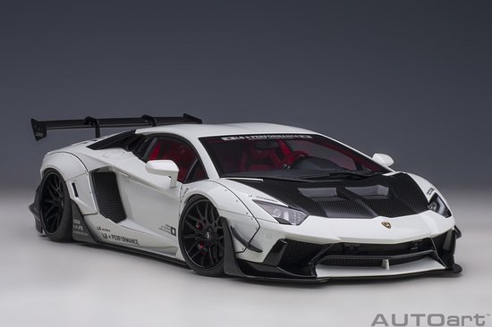 AUTOart 1/18 Lamborghini Aventador LB-Works, Metallic White with Carbon bonnet van AUTOart