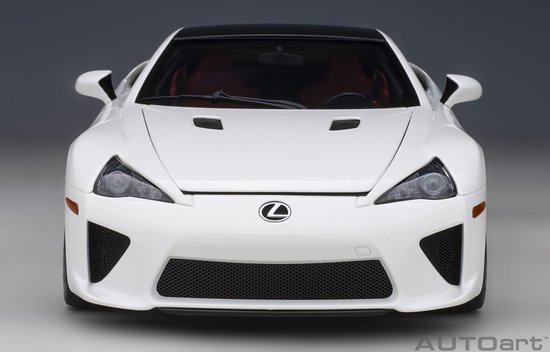 AUTOart 1/18 Lexus LFA, Whitest White with Carbon van AUTOart