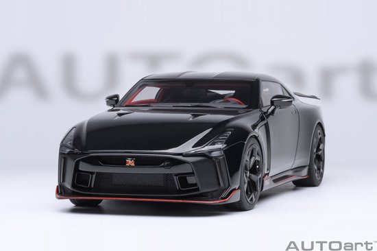 AUTOart 1/18 Nissan GT-R50 by Italdesign, black / matt black van AUTOart