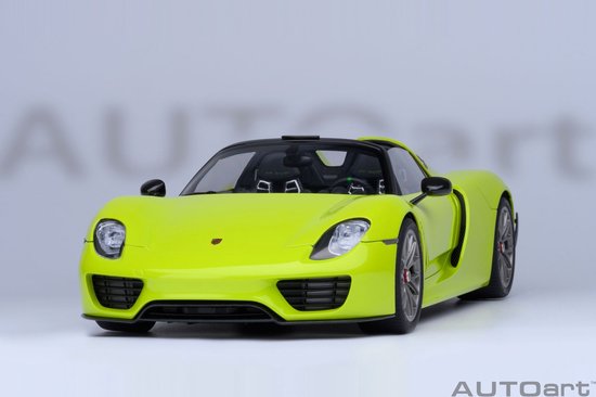 AUTOart 1/18 Porsche 918 Spyder Weissach Package, Acid Green van AUTOart