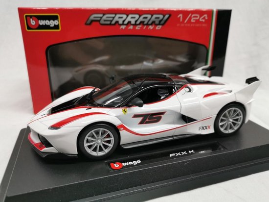 Bburago  FERRARI FXX-K wit schaalmodel 1:24 van Bburago