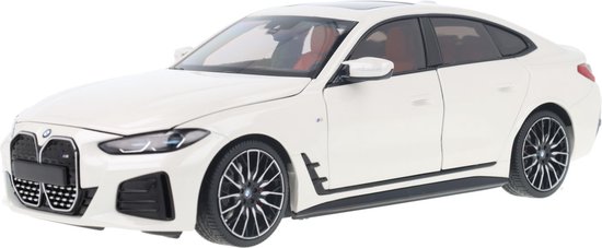 BMW i4 M50 2022 - 1:18 - Minichamps van Minichamps