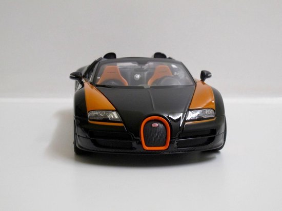 Bugatti Veyron 16.4 Grand Sport Vitesse - 1:18 - Rastar van Rastar