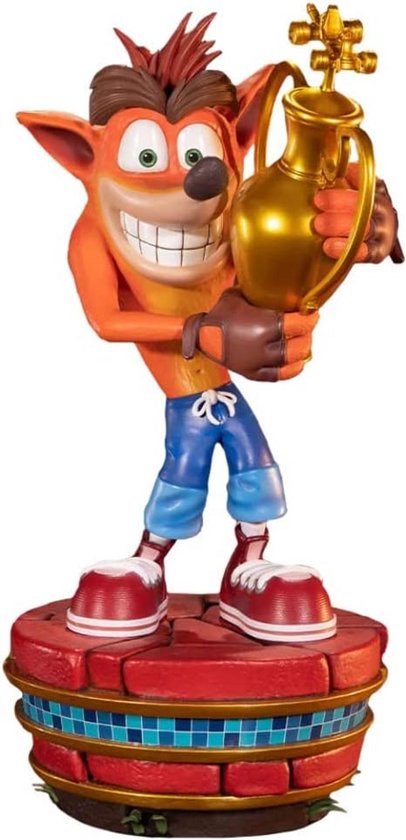 Crash Team Racing Trophy Win Statue - Resin Verzamelfiguur van First 4 Figures