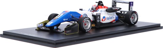 Dallara F3 Spark Modelauto 1:18 2017 Sacha Fenestraz Carlin Motorsport 18MV02 Macau GP van Minichamps