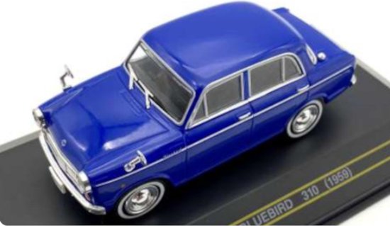 Datsun Bluebird 310 1959 Blauw - Model 1/43 - First:43 van Datsun