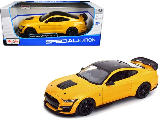 De 1:18 Diecast-modelauto van de Ford Mustang Shelby GT500 van 2020 in geel en zwart. De fabrikant van dit schaalmodel is Maisto. van Maisto