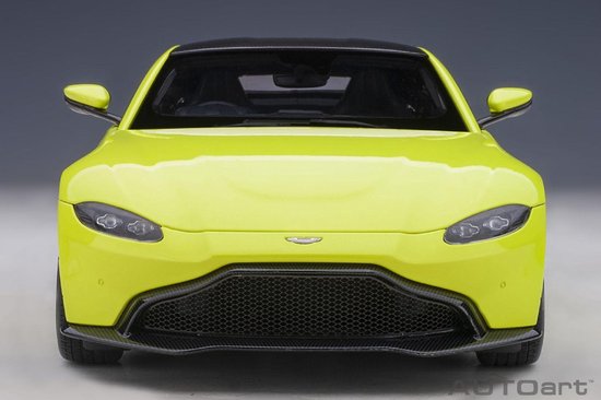 De 1:18 Diecast Modelcar van de Aston Martin Vantage van 2019 in Lime Essence en Carbon Black Roof. De fabrikant van het schaalmodel is Autoart. Dit model is alleen online verkrijgbaar van AUTOart