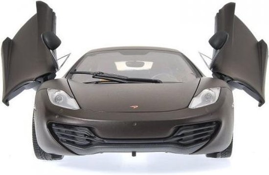 De 1:18 Diecast Modelcar van de McLaren MP4-12C van 2011 in Matt Black.This schaalmodel is begrensd door 750 stuks. De fabrikant is Minichamps.Dit model is alleen online beschikbaar. van Minichamps