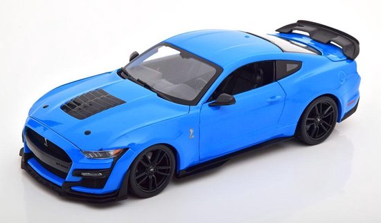 De 1:18 Diecast Replica van de Mustang Shelby GT500 van 2020 in Blauw en zwart Stripe. De fabrikant van het artikel is Maisto. van Maisto