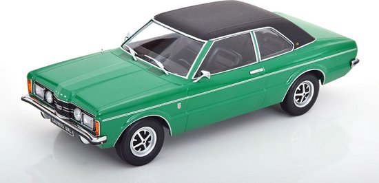 De 1:18 gegoten modelauto van de Ford Taunus GXL sedan met vinyl dak plat achter uit 1971 in groen. De fabrikant van het schaalmodel is KK Scale. Dit model is alleen online verkrijgbaar van Merkloos
