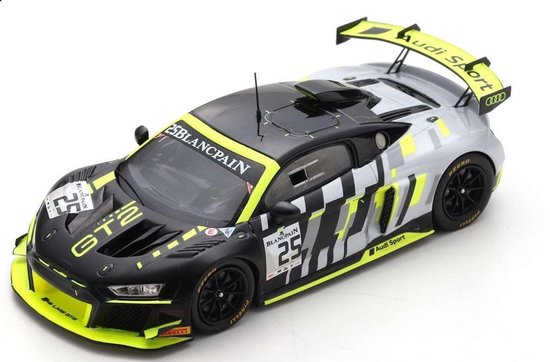 De 1:43 Diecast Modelauto van de Audi R8 LMS GT2 #25 Kampioen van de GT Sports Club van 2019. De fabrikant van het schaalmodel is Spark. Dit model is alleen online verkrijgbaar van Spark