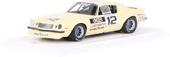 De 1:43 Diecast Modelauto van de Chevrolet Camaro #12 van het IROC Daytona-seizoen van 1974 -1975. De rijder was B. Unser. De fabrikant van het schaalmodel is Spark. Dit model is alleen online verkrijgbaar. van Spark