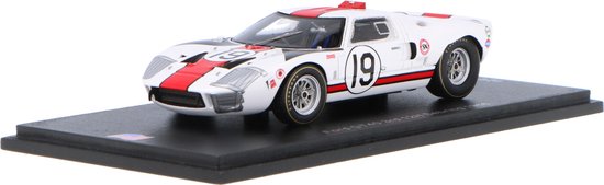 De 1:43 Diecast Modelauto van de Ford GT40 7L V8 MKIV #19 van de 12H Sebring van 1966. De rijders waren S. Scott en P. Revson. De fabrikant van het schaalmodel is Spark. Dit model is alleen online verkrijgbaar. van Spark