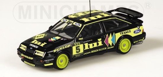 De 1:43 Diecast Modelcar van de Ford Sierra RS500 Cosworth #5 van de DTM 1988. De bestuurder was Manuel Reuter.De fabrikant van het schaalmodel is Minichamps.Dit model is alleen online beschikbaar. van Minichamps