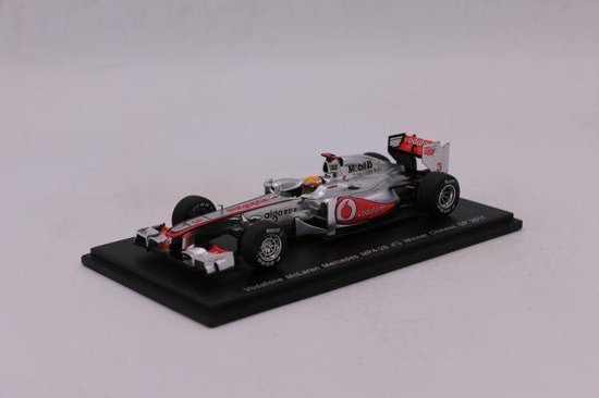 De 1:43 Diecast Modelcar van de McLaren Mercedes MP4/26 #3 die de Chinese GP 2011 wonDe coureur was Lewis Hamilton.De fabrikant van het schaalmodel is Spark. van Spark