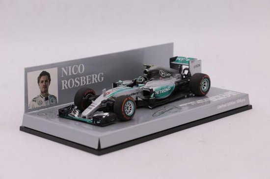 De 1:43 Diecast Modelcar van de Mercedes AMG Petronas F1 Team F1 W06 Hybrid #6 van de Gp van Japan 2015.De coureur was Nico Rosberg.Dit schaalmodel is beperkt tot 504 stuks. De fabrikant is Minichamps. van Minichamps