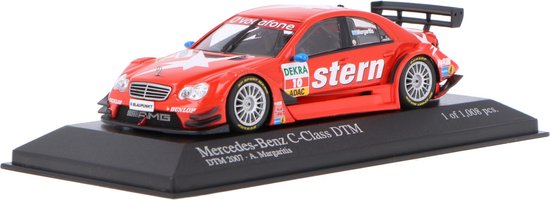 De 1:43 Diecast Modelcar van de Mercedes-Benz C Klasse, Stern #10 van de DTM 2007.De bestuurder was Alexandros Margaritas.Dit schaalmodel is beperkt door 1008 stuks. De fabrikant is Minichamps.Dit model is alleen online beschikbaar van Minichamps