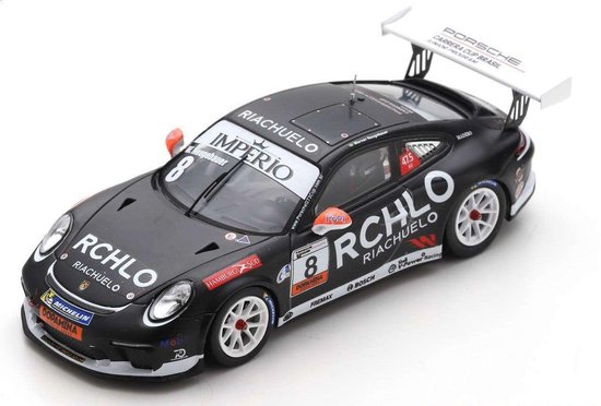 De 1:43 Diecast Modelcar van de Porsche 911 991 GT3 Cup #8 van de Braziliaanse Porsche Carrera Cup van 2018.De bestuurder was W. Neugebauer.De fabrikant van het schaalmodel is Spark. van Spark