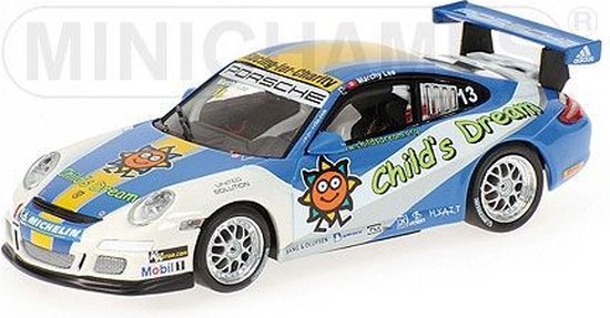 De 1:43 Diecast Modelcar van de Porsche 911 GT3 Cup # 13 van de Porsche Carrera Cup Asia , Macau 2007.De bestuurder was Marchy Lee.This schaalmodel is beperkt door 480 stuks. De fabrikant is Minichamps.Dit model is alleen online beschikbaar van Minichamps