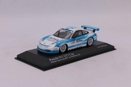 De 1:43 Diecast Modelcar van de Porsche 911 GT3 Cup # 16 van de Porsche Carrera Cup 2005.De bestuurder was M. Barthlomeyczik.This schaalmodel is beperkt door 2592 stuks. De fabrikant is Minichamps. van Minichamps