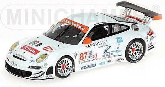 De 1:43 Diecast Modelcar van de Porsche 911 GT3 RSR, Team Farnbacher Loles Motorsport #87 van de 12H Sebring 2008.De rijders waren Werner / Basseng en Miller.This schaalmodel is beperkt door 624 stuks. De fabrikant is Minichamps.Dit model is alleen o van Minichamps