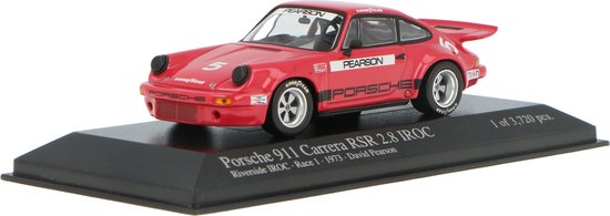 De 1:43 Diecast Modelcar van de Porsche 911 RSR 2.8 #5 IROC Riverside 1973.De bestuurder was David Pearson.De fabrikant van de scalemoedel is Minichamps.Dit model is alleen online beschikbaar van Minichamps