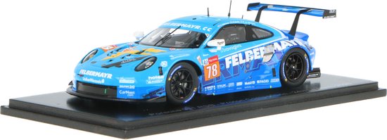 De 1:43 Diecast Modelcar van de Porsche 911 RSR Proton Competition #78 van de 24H LeMans in 2020. De coureurs waren M. Beretta / H. Felbermayr Jr en M. van Splunteren. De fabrikant van het schaalmodel is Spark. van Spark