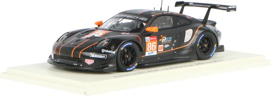 De 1:43 Diecast Modelcar van de Porsche 991-2 RSR 4.0L Team Gulf Racing #86 van de 24H LeMans in 2020. De coureurs waren B. Barker / M. Wainwright en A. Watson. De fabrikant van het schaalmodel is Spark. Dit model is alleen onli van Spark