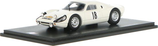 De 1:43 Diecast Modelscar van de Porsche 904 GTS #18 van de Rally des Routes Du Nord van 1966.De rijders waren J. Schlesser en A. Schlesser.De fabrikant van dit schaalmodel is Spark.Dit model is alleen online beschikbaar van Spark