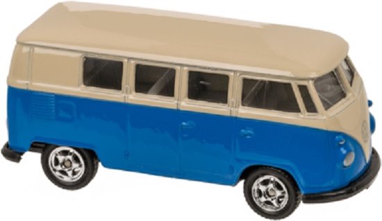 Deze retro modelauto Volkswagen T1 Bus uit 1963 is een echte musthave! De afmeting is 7,5cm x 3cm. Deze miniatuur auto is pure nostalgie. Een verzamel object, maar ook leuk speelgoed voor kinderen. Erg leuk voor uzelf of om als cadeau te geven. van Volkswagen