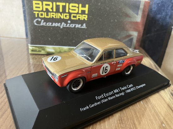 Ford Escort MK1 Twin Cam #16 - Frank Gardner - BTCC champion 1968 - Atlas 1:43 van Ford