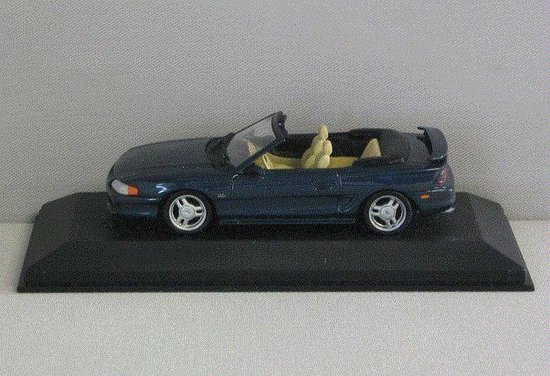 Ford Mustang Cabriolet 1994 - 1:43 - Minichamps van Ford