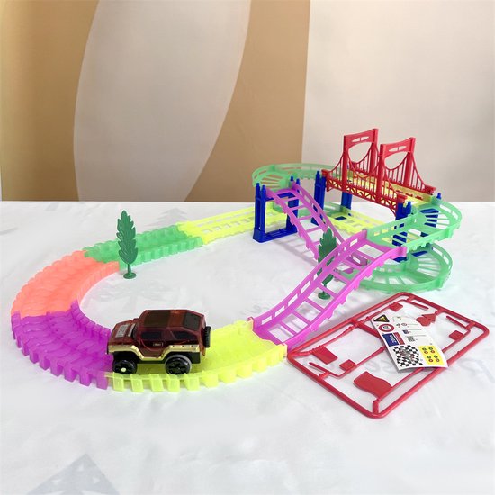 Glow-in-the-Dark Racebaan – 85-delige Flexibele Magic Tracks Speelset met LED-Auto – Educatief Speelgoed voor Kinderen van Magic Tracks