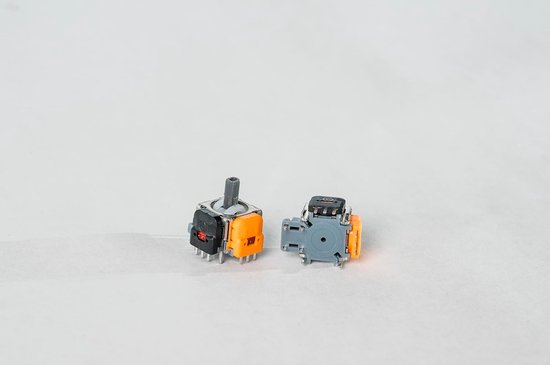 Hall Effect Joysticks - Magneetveld Potentiometers - Controller Reparatie - Contactloze Werking - 8 x 2 x 11 cm - Geel van Merkloos