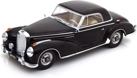 Het 1:18 Diecast-model van de Mercedes-Benz 300 SE W188 Coupé uit 1955 in zwart. De fabrikant van het schaalmodel is KK Models. Dit model is alleen online verkrijgbaar van KK Models