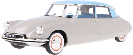 Het 1:18 gegoten model van de Citroen DS19 uit 1956 in grijs en lichtblauw. De fabrikant van het schaalmodel is Norev. Dit model is alleen online verkrijgbaar van Norev