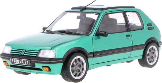 Het 1:18 gegoten model van de Peugeot 205 1.9 GTI met raamdak uit 1991 in groen. De fabrikant van het schaalmodel is Norev. Dit model is alleen online verkrijgbaar van Peugeot