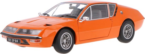 Het 1:18 gegoten model van de Renault Alpine A310 1600 VF Coupé uit 1974 in oranje. De fabrikant van het schaalmodel is Norev. Dit model is alleen online verkrijgbaar van Norev