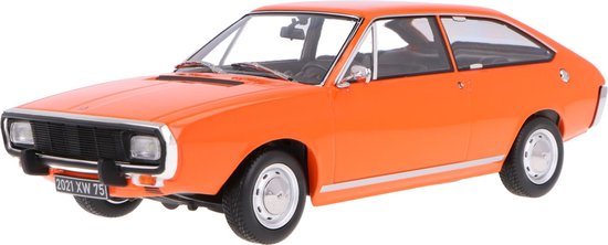 Het 1:18 gegoten model van de Renault R15 TL uit 1971 in oranje. De fabrikant van het schaalmodel is Norev. Dit model is alleen online verkrijgbaar van Norev