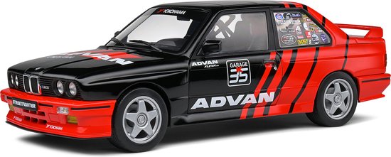 Het 1:18 gegoten model van het BMW 3-Serie M30 Advan Rally Drift Team uit 1990. De fabrikant van het schaalmodel is Solido. Dit model is alleen online verkrijgbaar van Solido