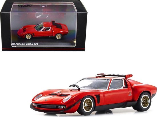 Het 1:43 Diecast-model van de Lamborghini Miura SVR uit 1970 in rood. De fabrikant van het schaalmodel is Kyosho. Dit model is alleen online verkrijgbaar van Kyosho