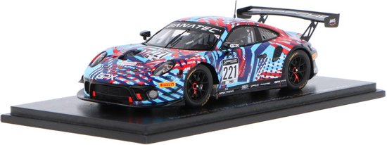 Het 1:43 Diecast-model van de Porsche 991-2 GT3 R Team GPX Martini Racing #221 van de Test Days 24H Spa van 2022. De rijders waren R. Lietz / M. Christensen en K. Estre. De fabrikant van het schaalmodel is Spark. Dit model is alleen van Spark