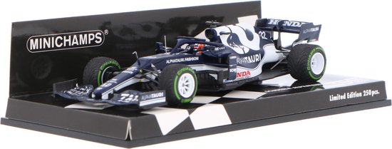 Het 1:43 Diecast-model van de Scuderia Alpha Tauri AT2 #22 van de Turkse GP van 2021. De rijder was Y. Tsunoda. De fabrikant van het schaalmodel is Minichamps. Dit model is alleen online verkrijgbaar van Minichamps