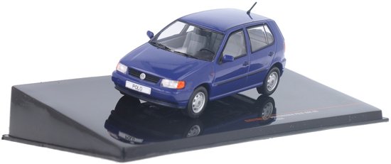 Ixo Models Volkswagen Polo MKIII 1994 - Blauw modelauto - Schaal 1/43 van Merkloos